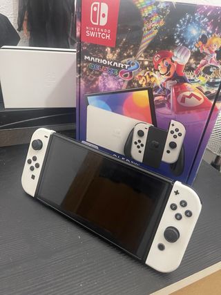 Nintendo Switch OLED bianco