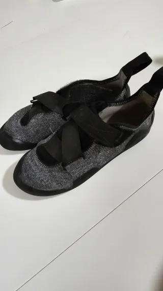 Pies de gato negros y grises, talla 36