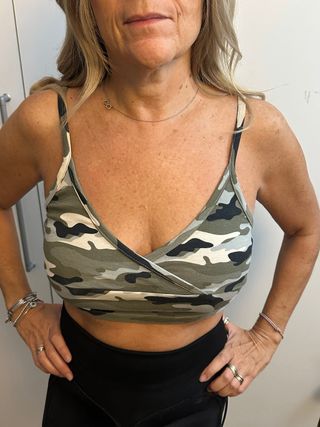 Top corto mimetico