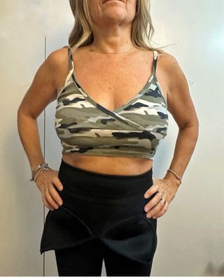 Top corto mimetico