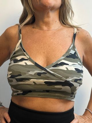 Top corto mimetico