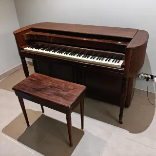 Piano de madera