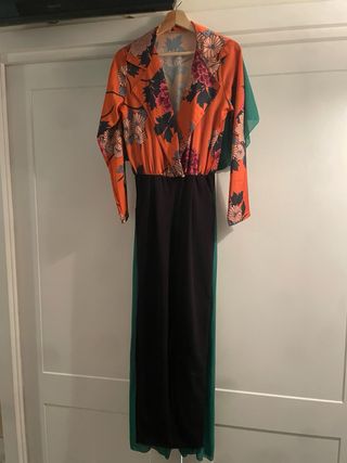 8 trajes de fiesta de mujer, con una sola puesta.