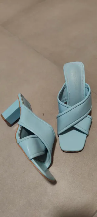 Sandali con tacco azzurri Chic shoes