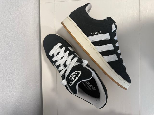 Zapatillas Adidas Negras y Blancas Poco Uso