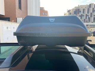Cofre de techo para coche.
Marca: DACIA.
