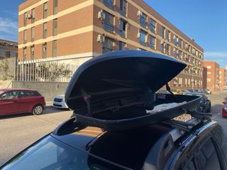 Cofre de techo para coche.
Marca: DACIA.
