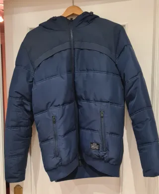 Cazadora acolchada azul hombre