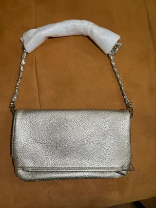 Bolso juvenil plateado con cadena