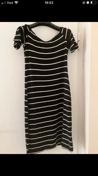 Vestito a righe bianche e nere