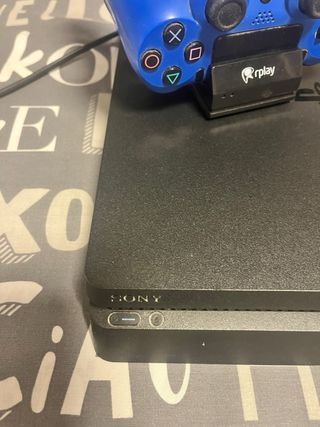 PS4 1TB Negra + 5 Juegos+2 mandos y cargador mando