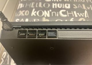 PS4 1TB Negra + 5 Juegos+2 mandos y cargador mando