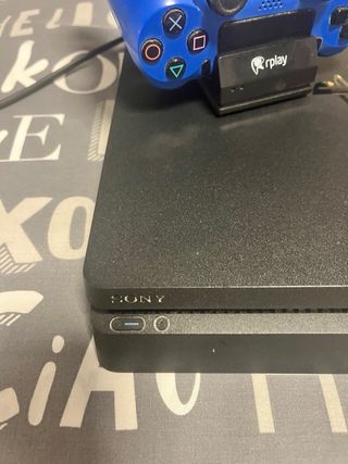 PS4 1TB Negra + 5 Juegos+2 mandos y cargador mando