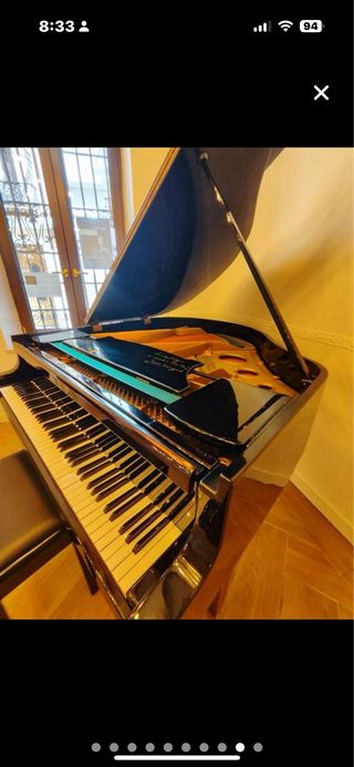 Piano de Cola Tchaika Negro