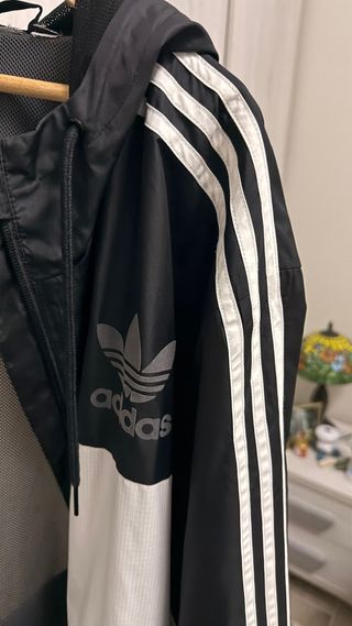 Chaqueta Adidas Negra y Blanca