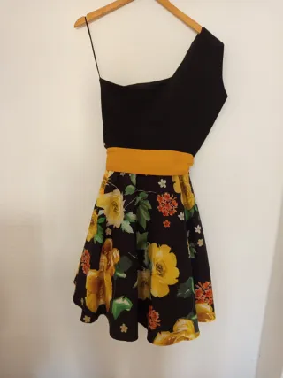 Vestido fiesta floral un hombro