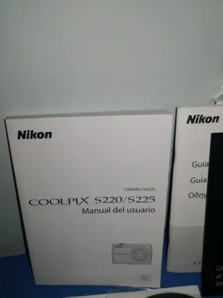 Cámara Digital Nikon COOLPIX S220 Roja