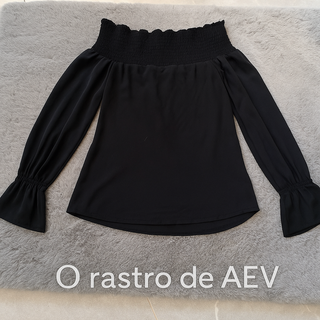 Blusa MNG negra hombros descubiertos Talla M