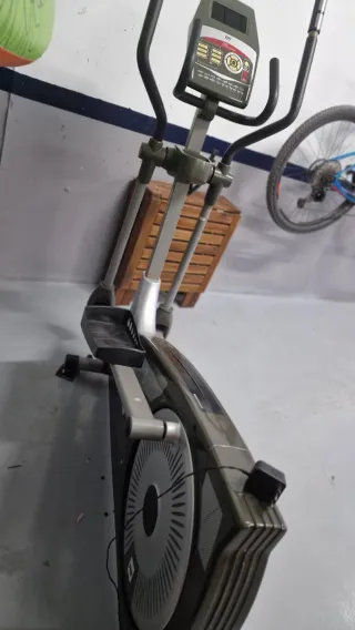 Bicicleta Elíptica BH NLS18 PLUS