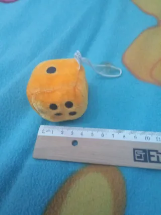 Peluche dado naranja suave para niños