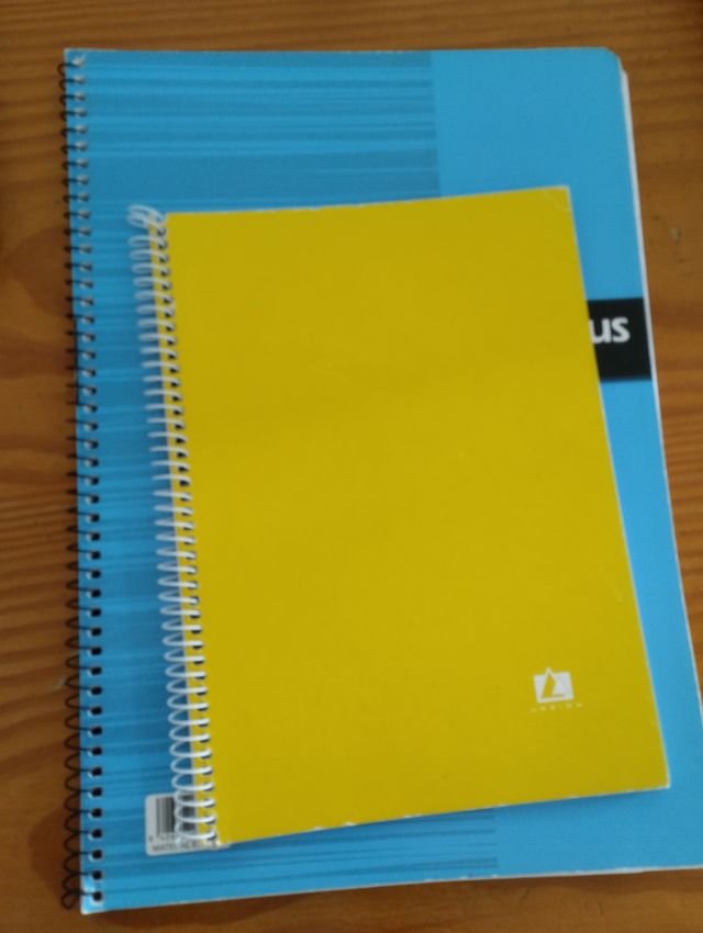 Conjunto materiales 2 cuadernos y subrayador
