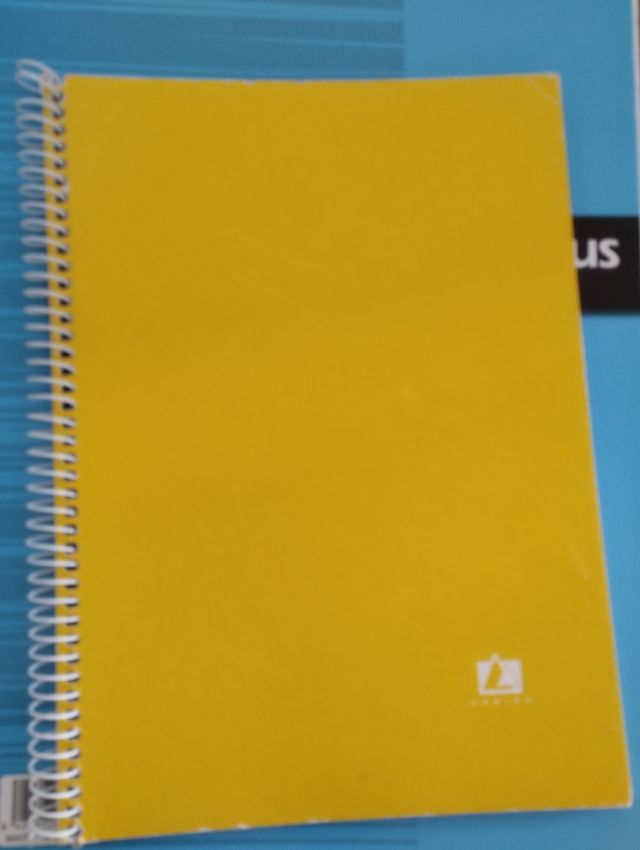 Conjunto materiales 2 cuadernos y subrayador