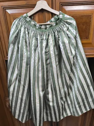 Vestido de huertana verde y blanco.