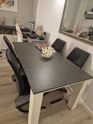 Mesa de comedor moderna