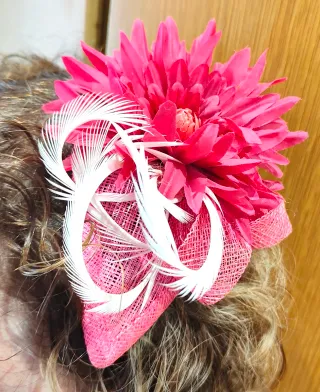 Tocado mujer bodas flor rosa y blanco