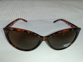 Gafas de sol montura felina