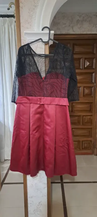 Vestido de fiesta negro y rojo
