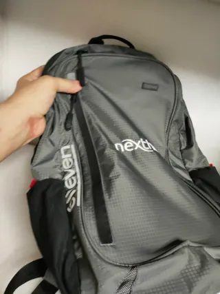 Mochila Nexthink gris y negra