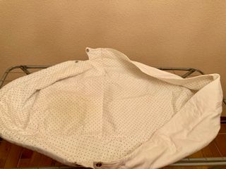 Funda silla bebé blanca con lunares negros