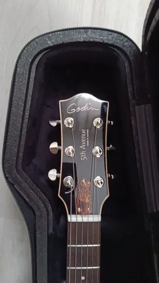 Godin 5th Avenue Kingpin II