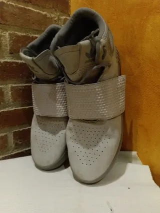 Zapatos Adidas Beige/Gris Talla [Talla]