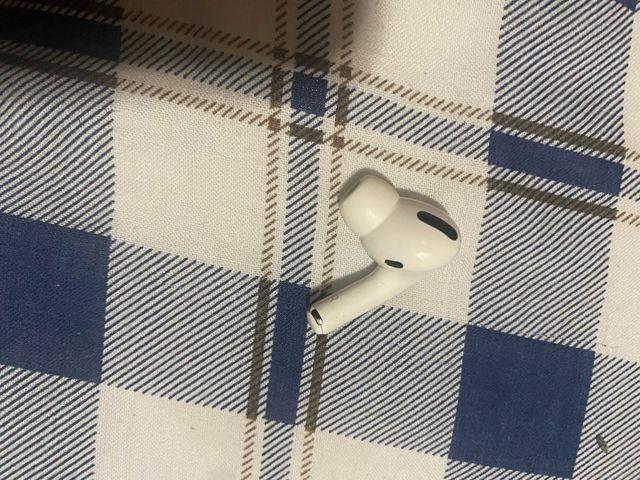 Fones de ouvido brancos