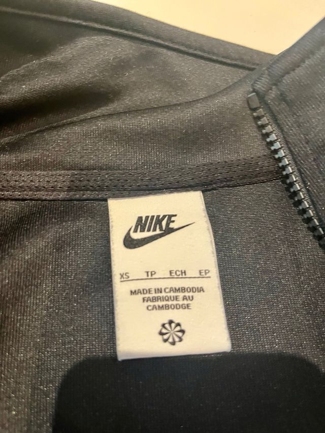 Sudadera Nike sin capucha negra y azul