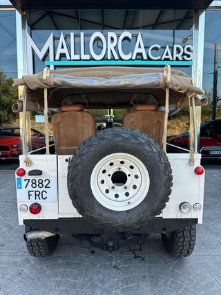 Land-Rover Defender 90 