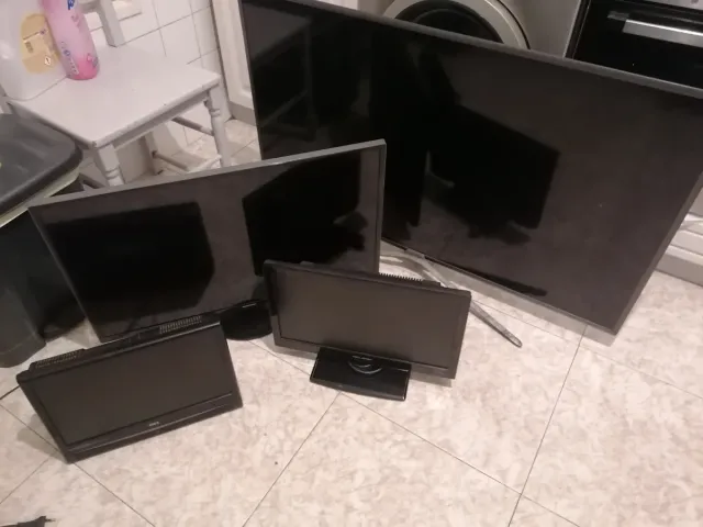 Televisiónes para piezas o. Para reparar