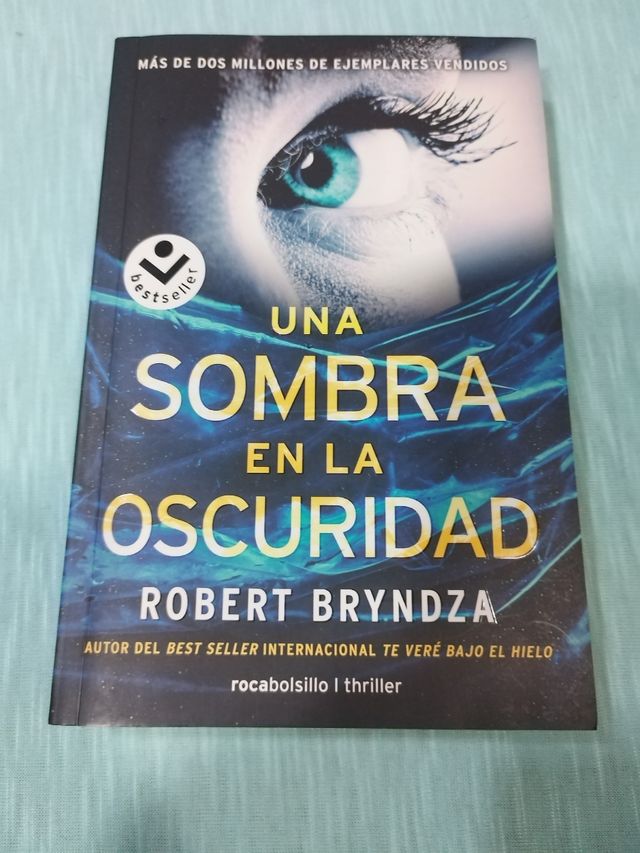 Libro Una sombra en la oscuridad nuevo