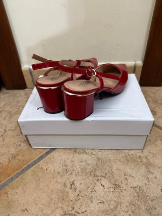 Scarpe rosse slingback punta