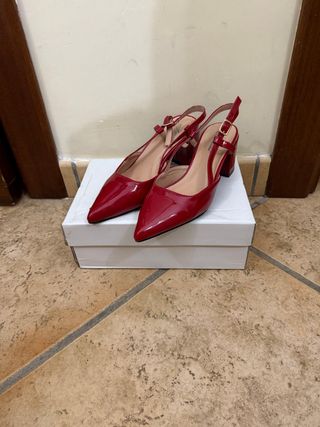 Scarpe rosse slingback punta