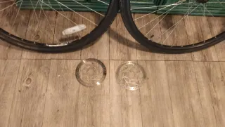 Ruedas y grupo kona dew
