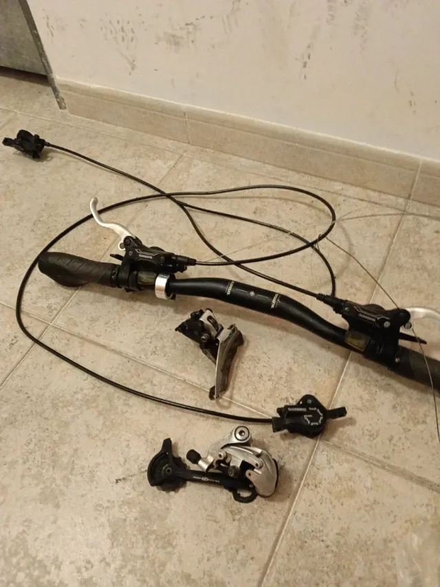 Ruedas y grupo kona dew