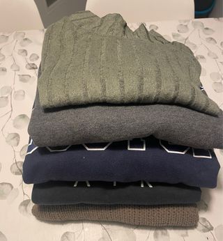 Lote 5 prendas: jerséis y sudaderas