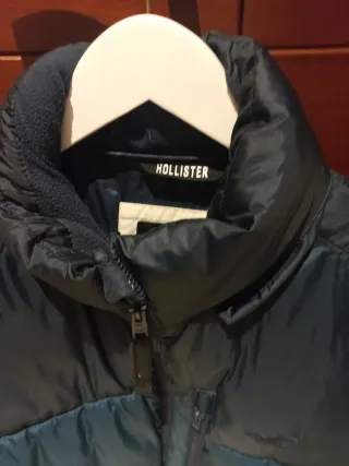 Plumífero Hollister azul y gris