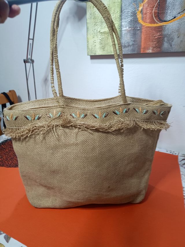 Bolso de yute con detalles multicolor