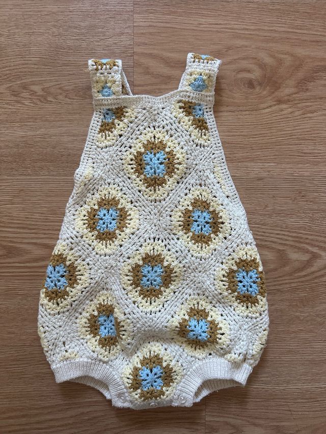 Ranita tejida a crochet para bebé