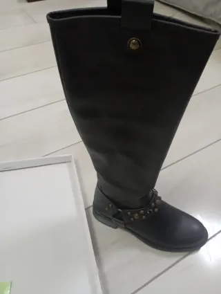 Stivali neri con borchie