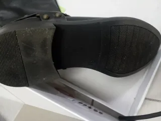 Stivali neri con borchie